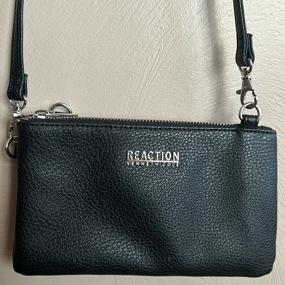 Kenneth Cole Reaction Women’s Leather Crossbody Bag. - Picture 1 of 9